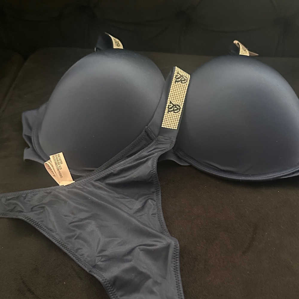 NEW!!!! Victoria's Secret Navy Bra and thong set , The Very Sexy Collection 💕